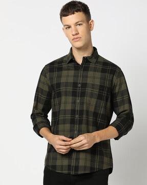 men checked regular fit shirt with patch pokcet