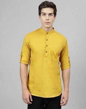 men checked regular fit short kurta with patch pocket