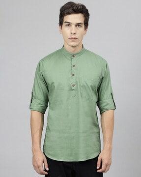 men checked regular fit short kurta with patch pocket