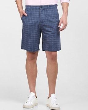 men checked regular fit shorts