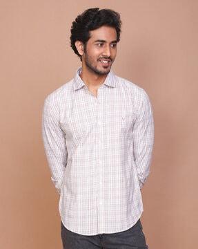 men checked slim fit shirt with curved hem