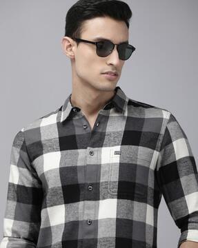 men checked slim fit shirt with patch pocket