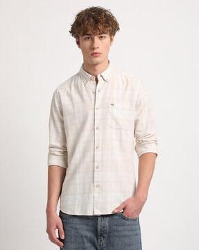 men checked slim fit shirt with patch pocket