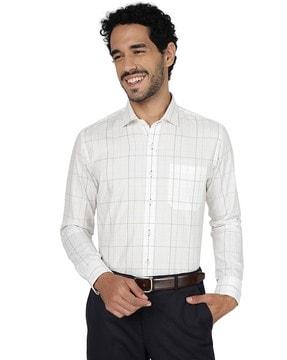 men checked slim fit shirt with patch pocket