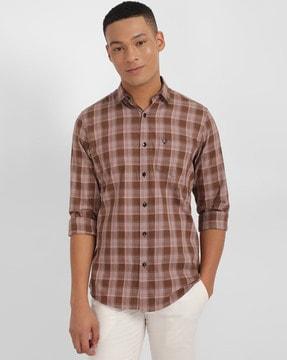 men checked slim fit shirt with patch pocket