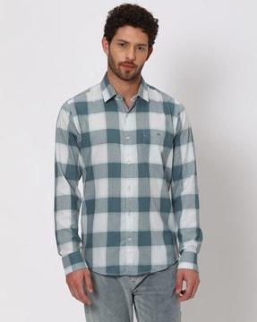 men checked slim fit shirt with patch pocket