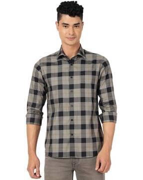 men checked slim fit shirt with patch pocket