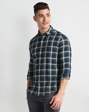 men checked slim fit shirt with patch pocket