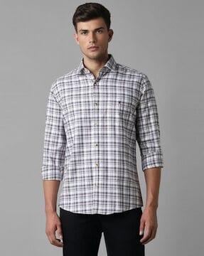 men checked slim fit shirt with patch pocket