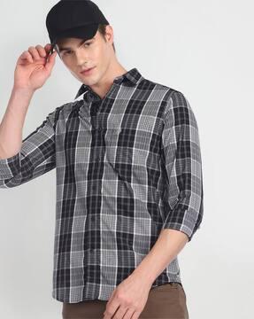 men checked slim fit shirt with patch pocket