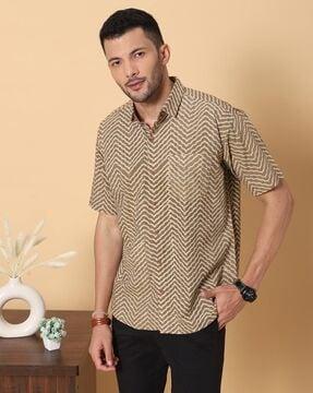 men chevron print regular fit shirt with patch pocket