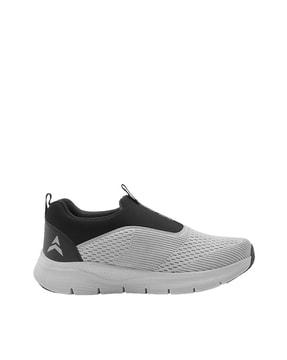 men colourblock low-top walking shoes