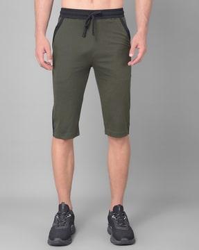 men colourblock regular fit 3/4th shorts