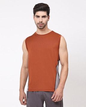 men colourblock regular fit crew-neck t-shirt