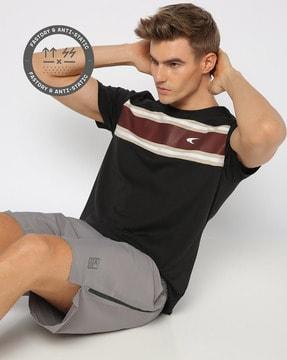 men colourblock regular fit crew-neck t-shirt