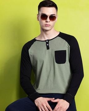 men colourblock slim fit t-shirt