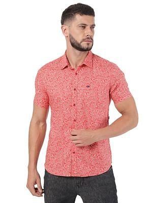 men coral red spread collar printed casual shirt