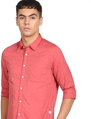 men coral solid slim fit casual shirt