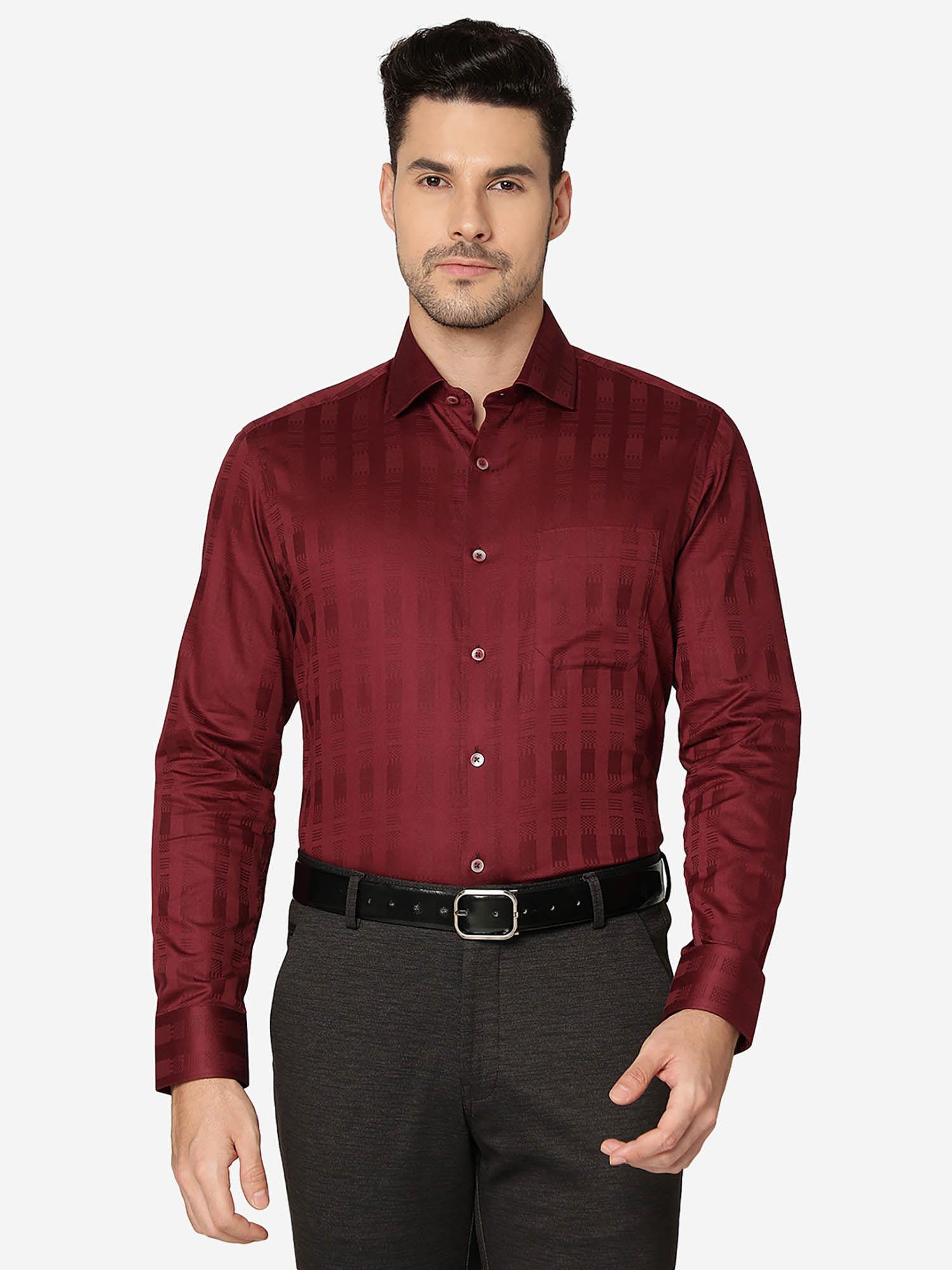 men cotton blend solid maroon slim fit formal shirt