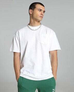 men crew-neck t-shirt with patch pocket