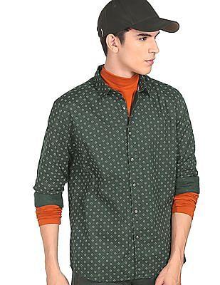 men dark green spread collar geometric print casual shirt