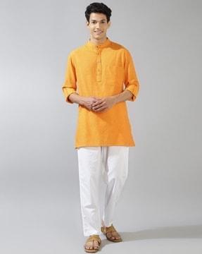 men embroidered regular fit kurta with patch pocket