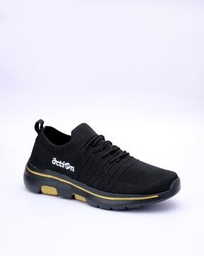 men flat heel sports shoe with lace fastening