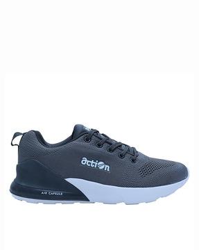 men flat heel sports shoe with lace fastening