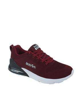 men flat heel sports shoe with lace fastening