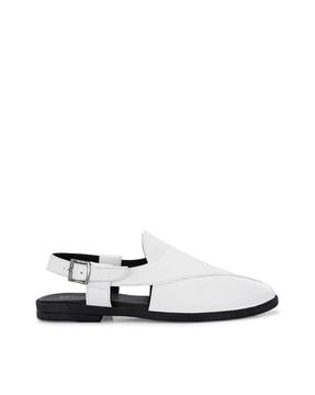 men flat sandals with buckle fastening