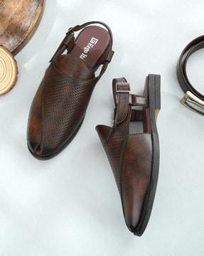 men flat sandals with buckle fastening