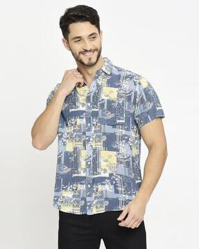 men floral print boxy fit shirt with patch pocket