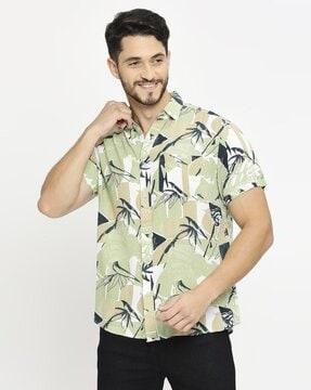 men floral print boxy fit shirt with patch pocket