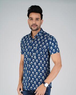 men floral print regular fit shirt with patch pocket