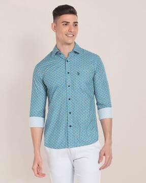 men floral print regular fit shirt with patch pocket