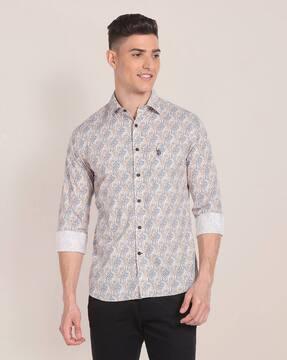 men floral print regular fit shirt with patch pocket