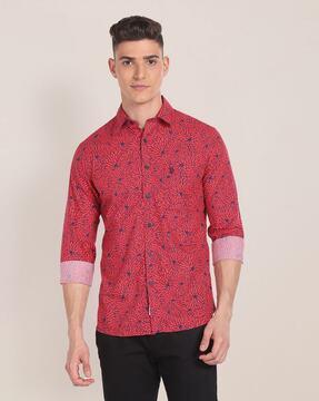 men floral print regular fit shirt with patch pocket