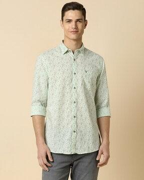 men floral print regular fit shirt with patch pocket