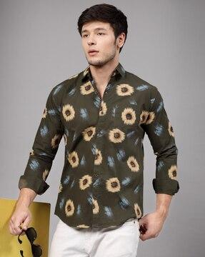 men floral print regular fit shirt with patch pocket