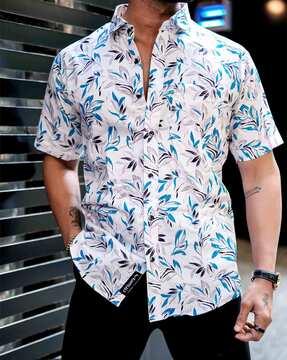 men floral print regular fit shirt with patch pocket