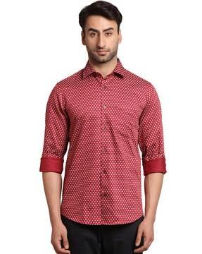 men floral print regular fit shirt with patch pocket