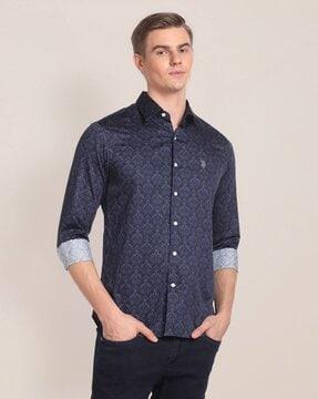 men floral print regular fit shirt with patch pocket