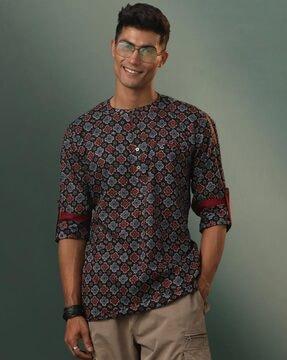 men floral print regular fit short kurta with patch pocket