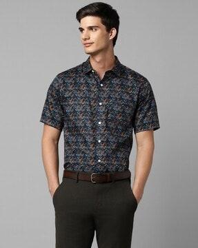 men floral print slim fit shirt with patch pocket