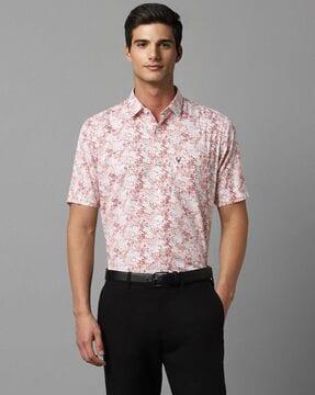 men floral print slim fit shirt with patch pocket