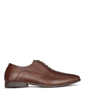 men formal shoes with lace fastening