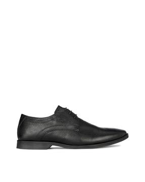 men formal shoes with lace fastening