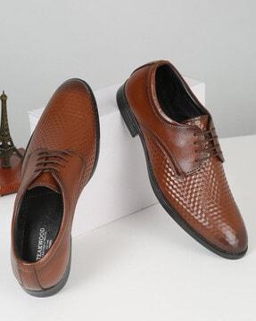 men geometric pattern derbys with lace fastening