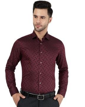men geometric pattern slim fit shirt with patch pocket