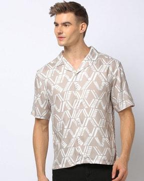 men geometric print loose fit shirt
